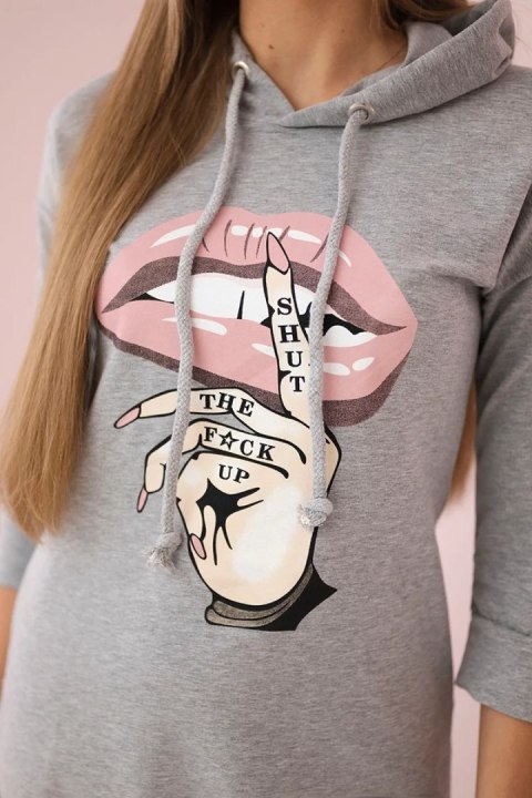 Sukienka z dłuższym tyłem i kolorowym nadrukiem szara