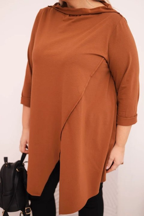 Bluzka damska bawełniana Plus Size asymetryczna z podwijanym rękawem ciemno camelowa