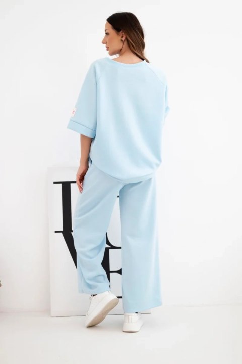 Komplet damski masełkowy z wiskozy bluza i szerokie spodnie niebieski