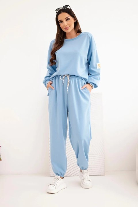 Komplet damski masełkowy z luźną bluzą i spodniami z napisem LOVE niebieski