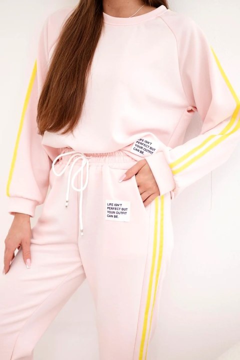 Komplet dresowy damski Masełko z lampasami i luźną bluzą pudrowy róż