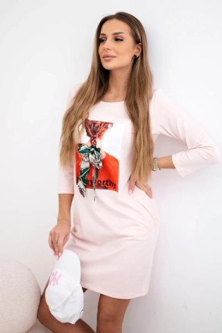 Sukienka z grafiką 3D Noteworthy pudrowy róż