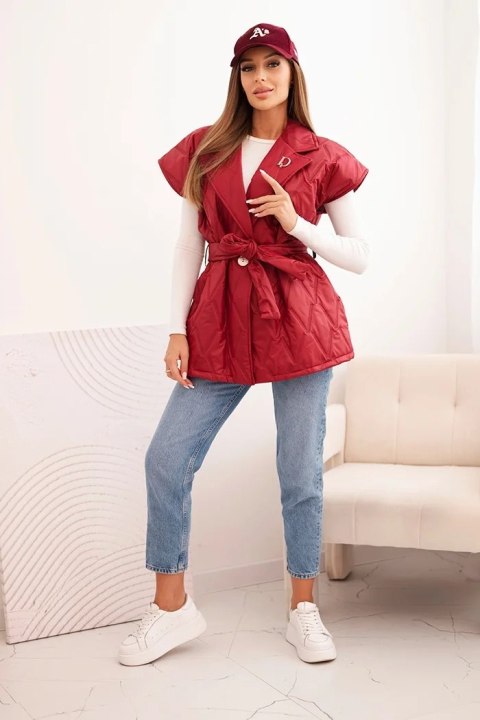 Damska kamizelka pikowana z paskiem i szerokim kołnierzem bordowa