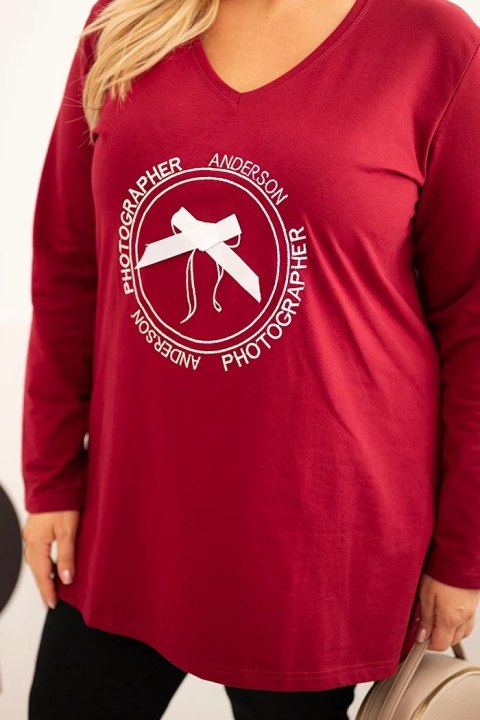 Bluzka damska z dłuższym tyłem i nadrukiem bordowa