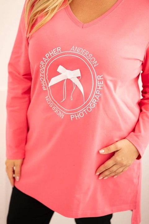 Bluzka damska z dłuższym tyłem i nadrukiem różowa