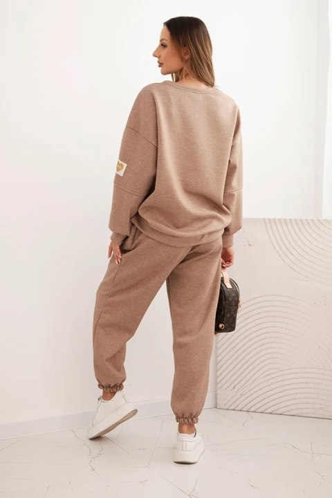 Komplet damski masełkowy z luźną bluzą i spodniami z napisem LOVE camelowy melanż