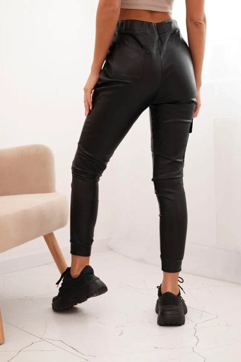 Spodnie damskie z ekoskóry z kieszeniami i wiązaniem w pasie czarne