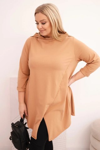 Bluzka damska bawełniana Plus Size asymetryczna z podwijanym rękawem jasno camelowa