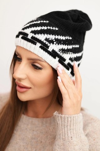 Czapka damska zimowa wełniana z geometrycznym wzorem i dżetami K469 czarna