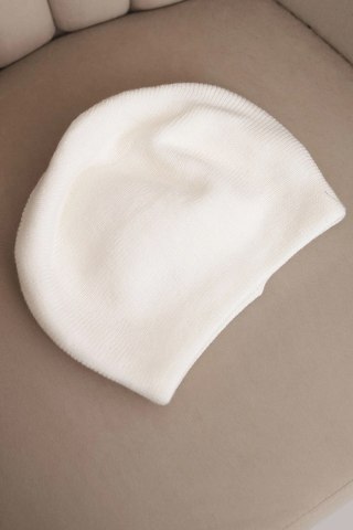 Czapka damska wełniana klasyczna gładka beanie K420 biała