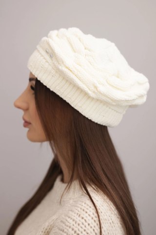 Czapka damska wełnianba zimowa z ozdobnymi kryształkami K399 ecru