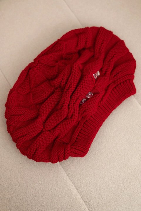 Czapka damska zimowa z ozdobnym splotem i kryształkami K398 czerwona