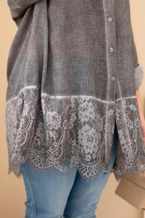 Koszula damska Plus Size bawełniana przecierana z koronkowym wykończeniem grafitowa