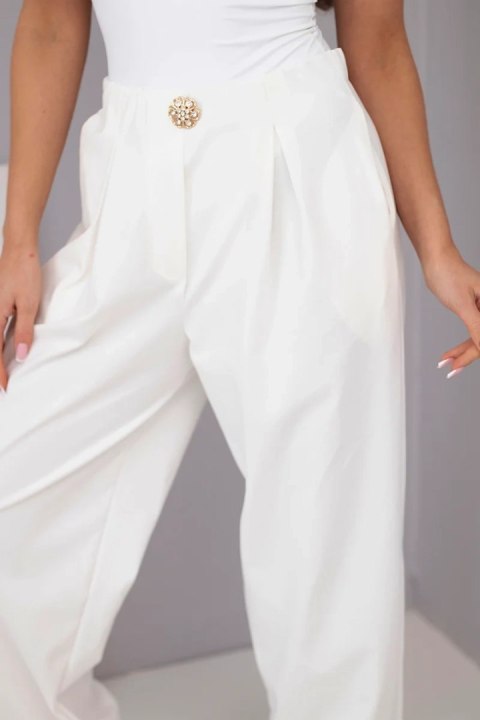 Spodnie damskie bawełniane z wysokim stanem i ozdobnym guzikiem ecru