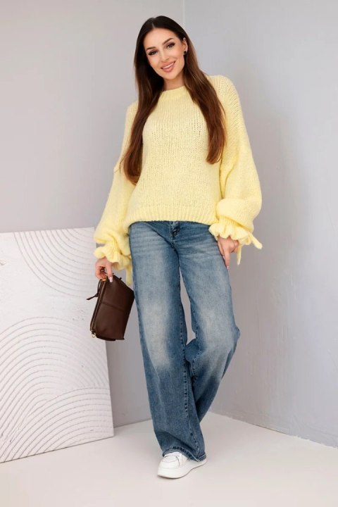 Sweter damski z dodatkiem moheru z grubym splotem i ozdobnymi rękawami żółty