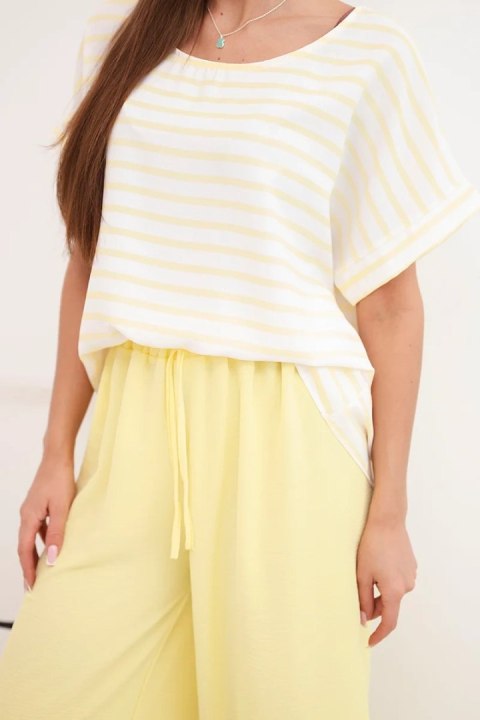 Komplet damski wiskozowy z bluzką w paski i szerokiemi spodniami z gumką żółty